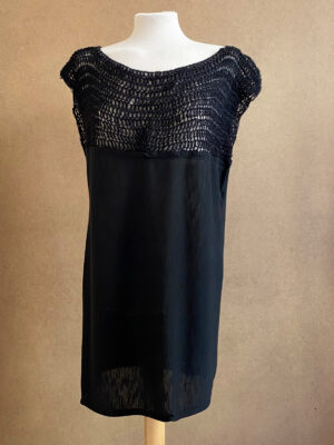 KLEID MIT HÄCKEL EINSATZ
