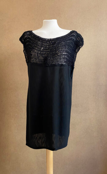 KLEID MIT HÄCKEL EINSATZ